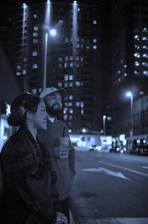 很久以前拍的照片最近总算找到机会把他发出来了，同时尝试一下蓝晒的调色。我觉得这张照片充满了乐观和希望，是非常糖水的扫街作品